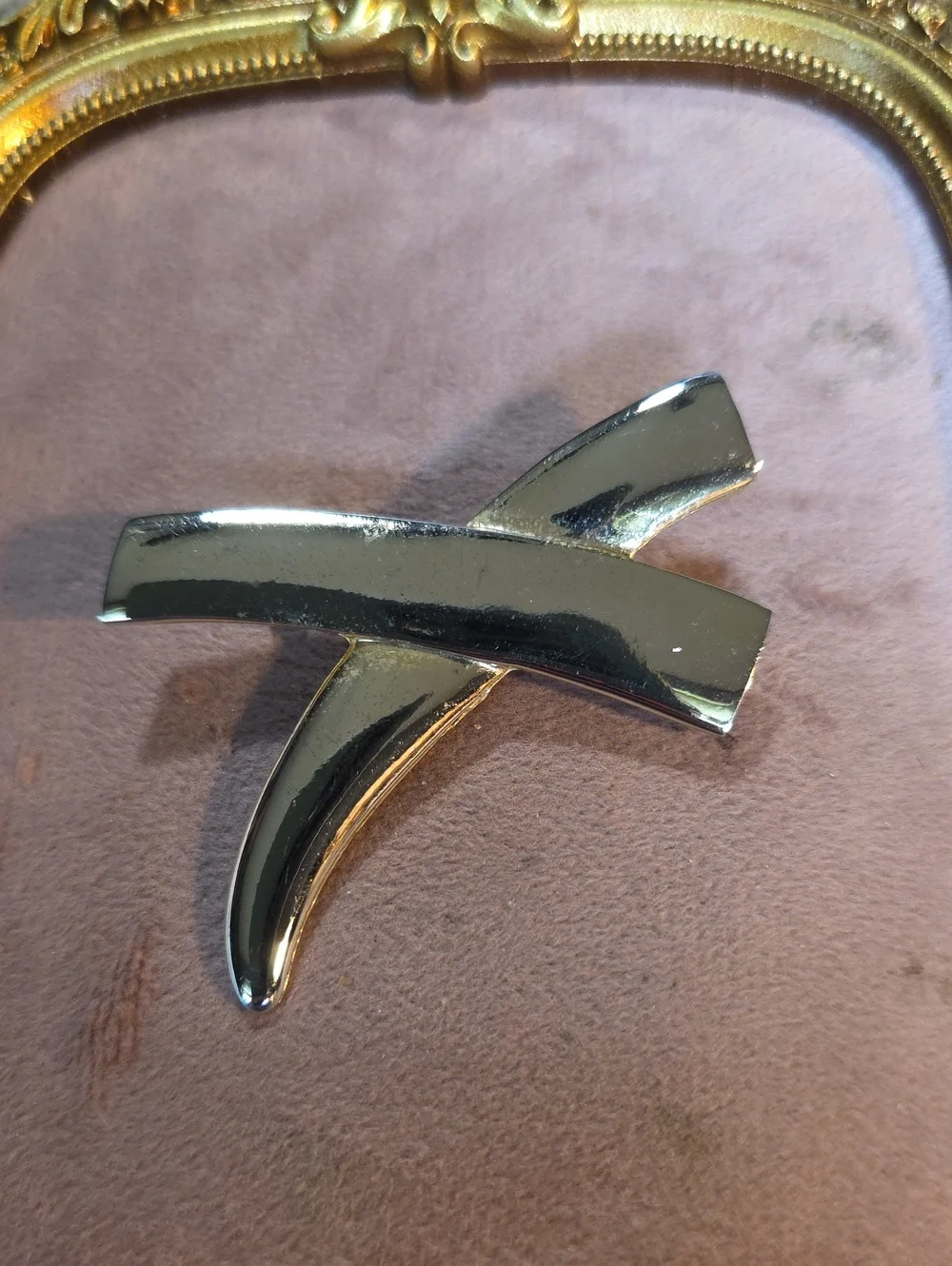 Vintage 80s Gold Modernist X Kiss Brooch